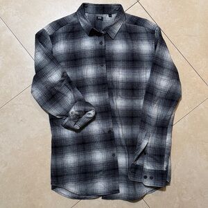 Uniqlo Men's Black and Gray Plaid Shirt